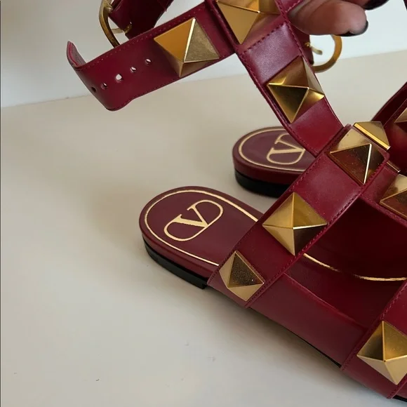 Valentino Garavani Red Pointed Rockstud Triple-Strap Flats - Picture 3 of 4